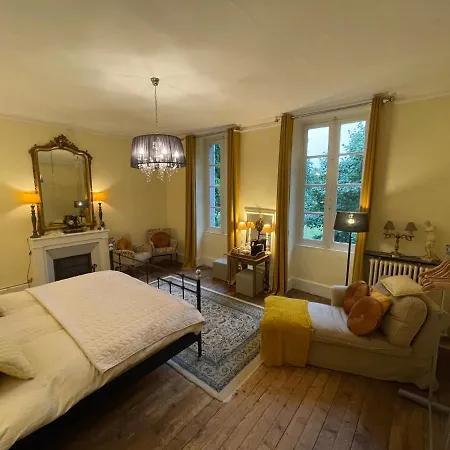 Chateau Du Grand Lucay 住宿加早餐酒店 3*