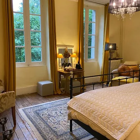 Chateau Du Grand Lucay 住宿加早餐酒店