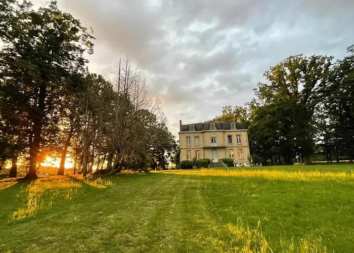 Chateau Du Grand Lucay Bed & Breakfast