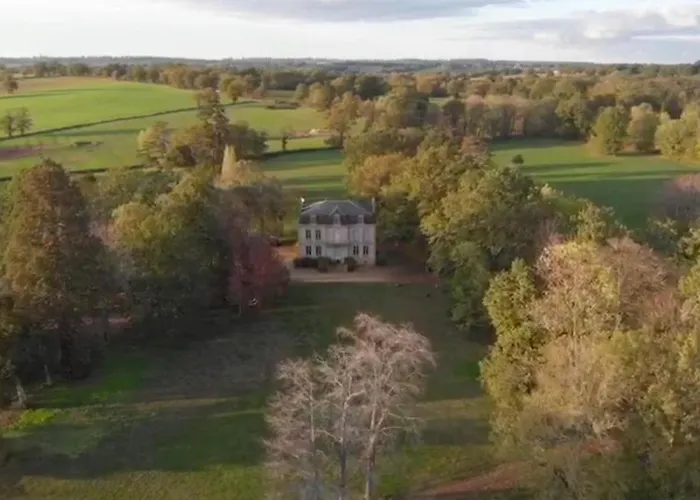 Bed & Breakfast Chateau Du Grand Lucay 3*