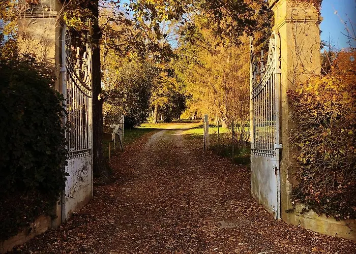 Chateau Du Grand Lucay Bed & Breakfast Bourbon-l'Archambault